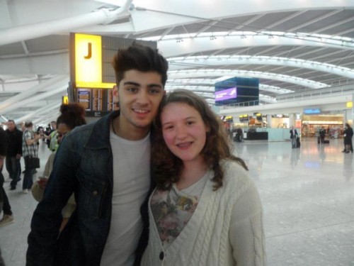 one direction,1d,harry styles,liam payne,louis tomlinson,niall horan,zayn malik,niall with a fan,harry with a fan,niall con una fan,harry con una fan,1d at the airport london,1d all'aeroporto londra,1d heatrow,one direction heatrow,one direction heatrow 20 05 2012,one direction heatrow 05 20 12,1d tour nord america,1d leaving london today,louis and eleanor,louis e eleanor,louis and eleanor heatrow,louis e eleanor heatrow,baby lux,zayn with baby lux,harry with baby lux,harry e lux,zayn e lux,louis and eleanor kissing hugging,louis eleanor bacio abbraccio