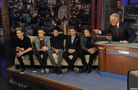 one direction,1d,the late show with david letterman,harry styles,liam payne,louis tomlinson,niall horan,zayn malik,dustin hoffman,david letterman,the late show,preview,video,dustin hoffman kissing niall,full video,full interview,little things,intervista completa