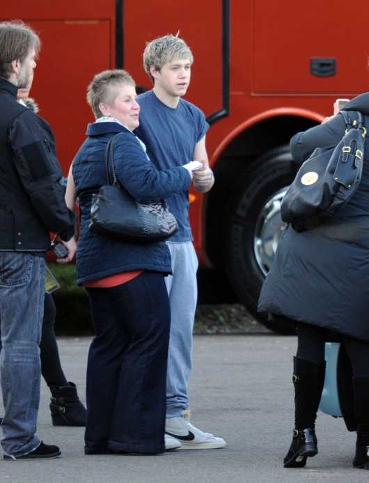 one direction, 1d, 1d glasgow 27.02.13, niall horan, fans